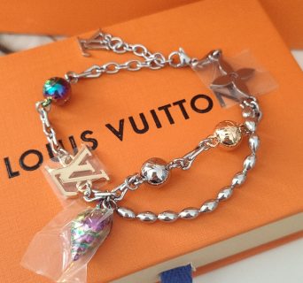 Louis Vuitton Shell Charm Adjustable Chain Bracelet Silver
