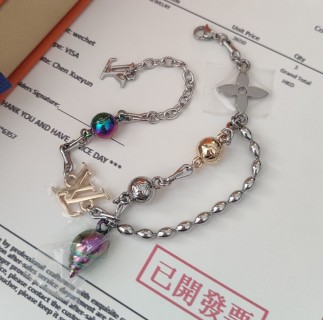 Louis Vuitton Shell Charm Adjustable Chain Bracelet Silver view 2
