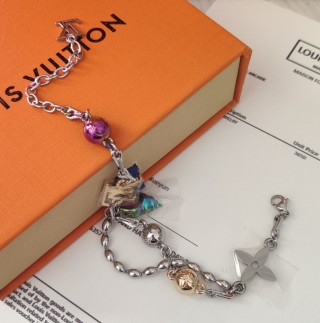 Louis Vuitton Shell Charm Adjustable Chain Bracelet Silver view 3