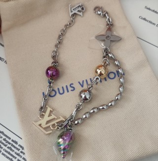 Louis Vuitton Shell Charm Adjustable Chain Bracelet Silver view 4
