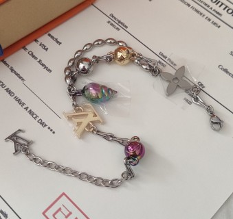 Louis Vuitton Shell Charm Adjustable Chain Bracelet Silver view 5