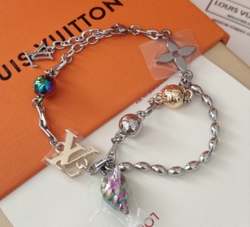 Louis Vuitton Shell Charm Adjustable Chain Bracelet Silver view 6