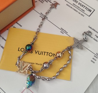 Louis Vuitton Shell Charm Adjustable Chain Bracelet Silver view 7