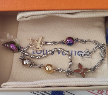 Louis Vuitton Shell Charm Adjustable Chain Bracelet Silver view 8