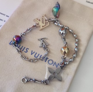 Louis Vuitton Shell Charm Adjustable Chain Bracelet Silver view 9