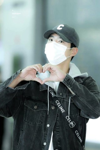 Black Denim Jacket - Classic Button-Up Style view 4