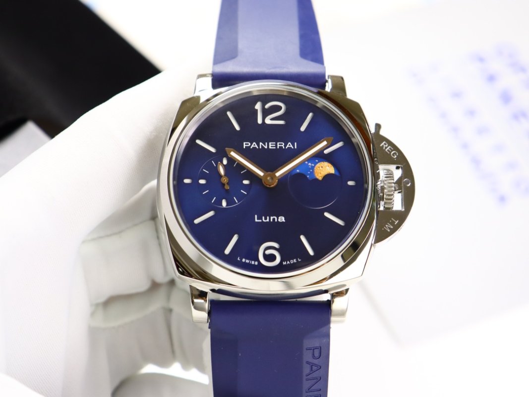Panerai Luminor Due Luna Blue Dial 42mm Watch
