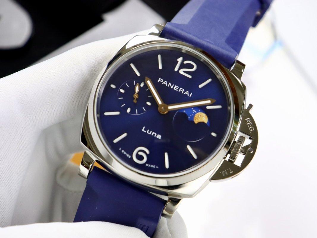 Panerai Luminor Due Luna Blue Dial 42mm Watch view