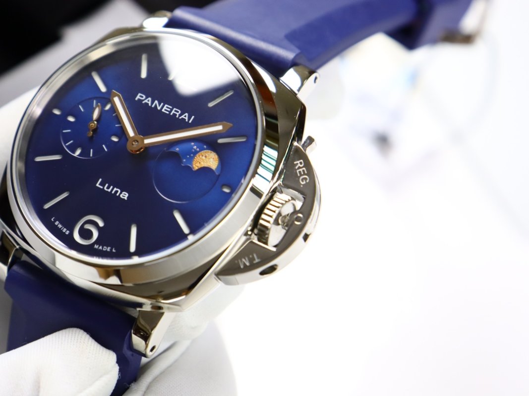 Panerai Luminor Due Luna Blue Dial 42mm Watch view