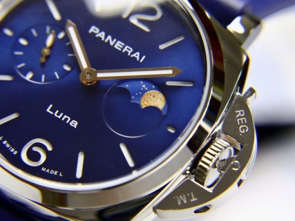 Panerai Luminor Due Luna Blue Dial 42mm Watch view 6