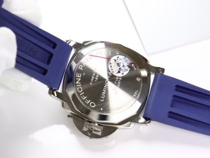 Panerai Luminor Due Luna Blue Dial 42mm Watch view 8