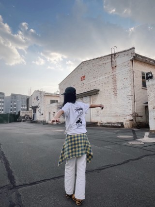 Stüssy Cream Short Sleeve T-Shirt with Logo Print view 7