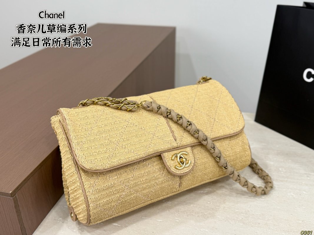 Chanel Woven Straw Shoulder Bag in Cream