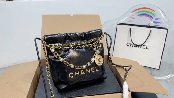 Chanel Black Quilted Leather Shoulder Bag with Gold Chain