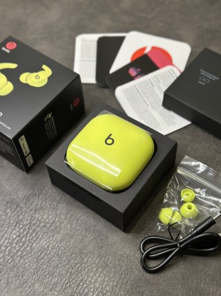 Beats Fit Pro Wireless Earbuds – Volt Yellow view 4
