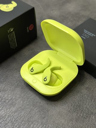 Beats Fit Pro Wireless Earbuds – Volt Yellow view 6