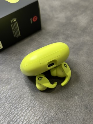 Beats Fit Pro Wireless Earbuds – Volt Yellow view 8