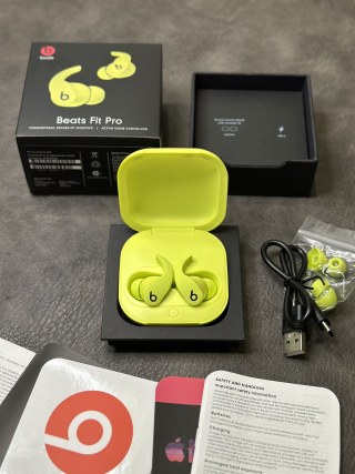 Beats Fit Pro Wireless Earbuds – Volt Yellow view 9