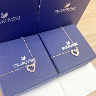 Swarovski Lovely Heart Pendant Necklace Rose Gold view 5