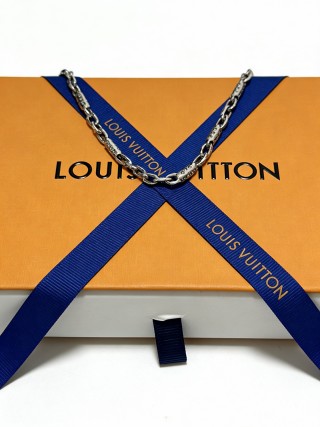 Louis Vuitton Silver Chain Link Bracelet view 4