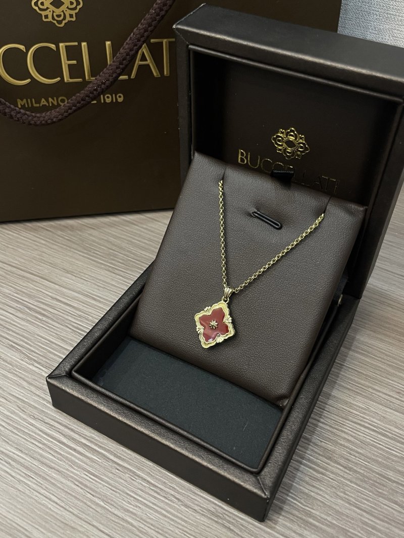 Buccellati Opera Tulle Four-Leaf Clover Gold Necklace - Red Agate