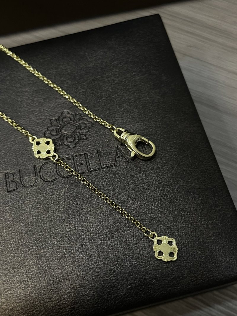 Buccellati Opera Tulle Four-Leaf Clover Gold Necklace - Red Agate view