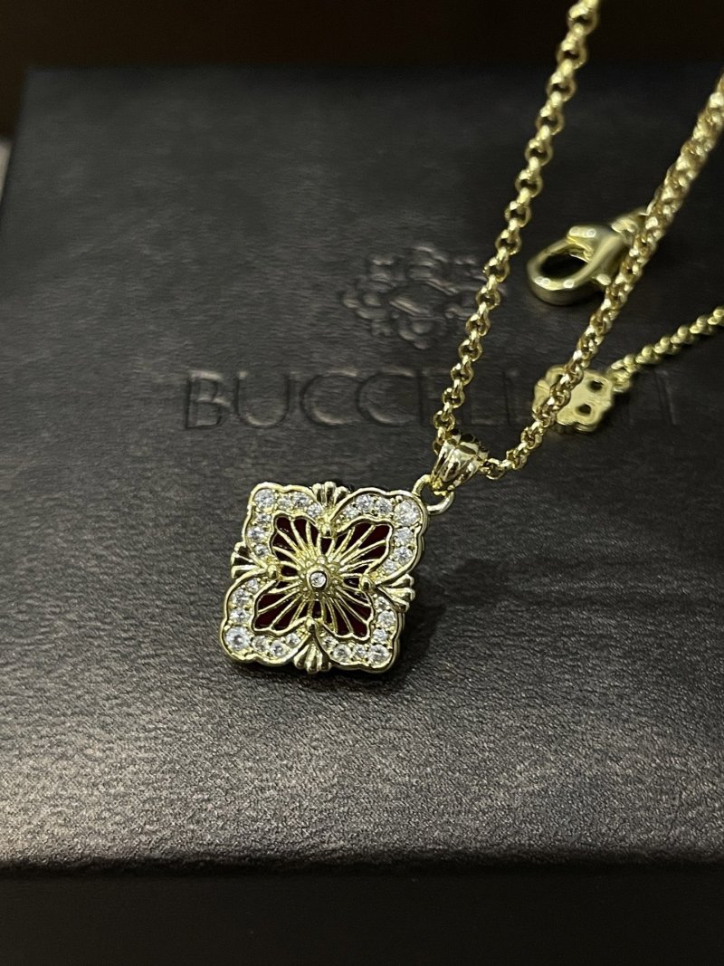 Buccellati Opera Tulle Four-Leaf Clover Gold Necklace - Red Agate view