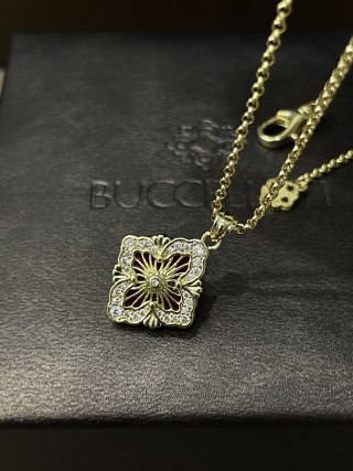 Buccellati Opera Tulle Four-Leaf Clover Gold Necklace - Red Agate view 9