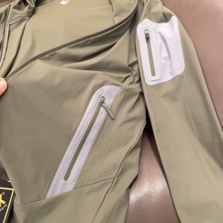 Descente UA Ice-Sense Sunblock Jacket Sage Green view 7