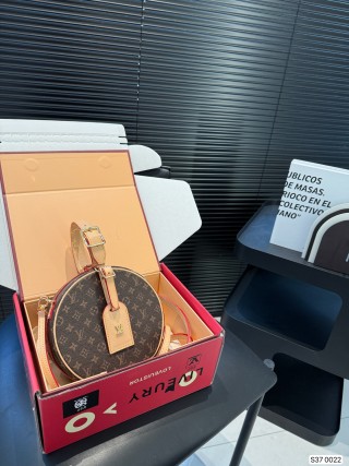 Louis Vuitton Monogram Round Pochette Bag - Brown view 2