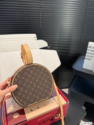 Louis Vuitton Monogram Round Pochette Bag - Brown view 5