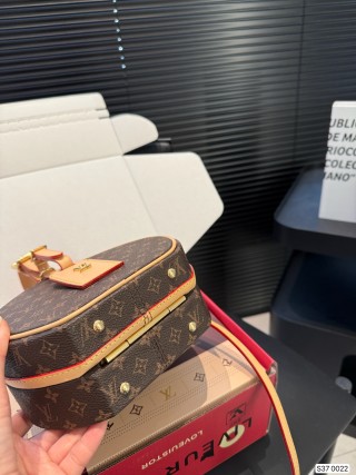 Louis Vuitton Monogram Round Pochette Bag - Brown view 6