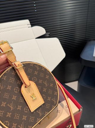 Louis Vuitton Monogram Round Pochette Bag - Brown view 7