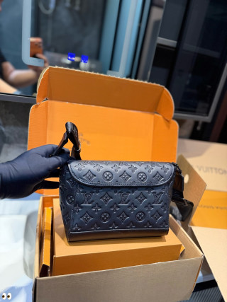 Louis Vuitton Outdoor Monogram Shoulder Bag Navy view 4