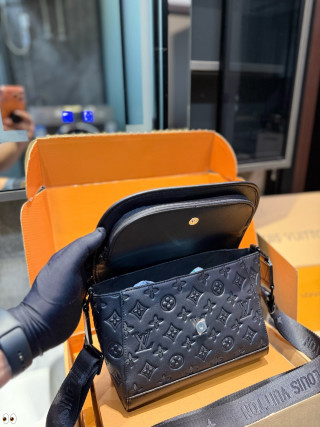 Louis Vuitton Outdoor Monogram Shoulder Bag Navy view 8