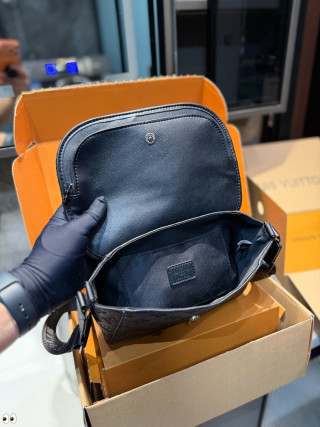Louis Vuitton Outdoor Monogram Shoulder Bag Navy view 9
