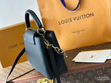 Louis Vuitton Capucines Mini Black Leather Handbag view 4