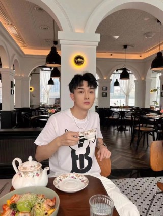 White Graphic Print Short Sleeve T-Shirt view 3