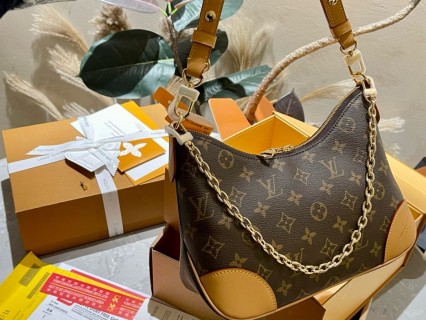 Louis Vuitton Monogram Canvas Shoulder Bag with Chain Strap view 2