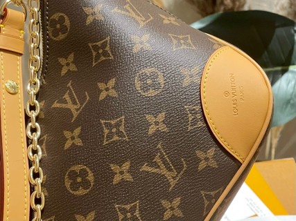 Louis Vuitton Monogram Canvas Shoulder Bag with Chain Strap view 4