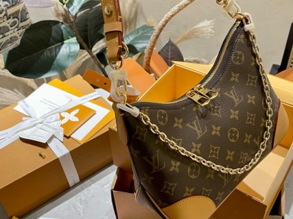 Louis Vuitton Monogram Canvas Shoulder Bag with Chain Strap view 6