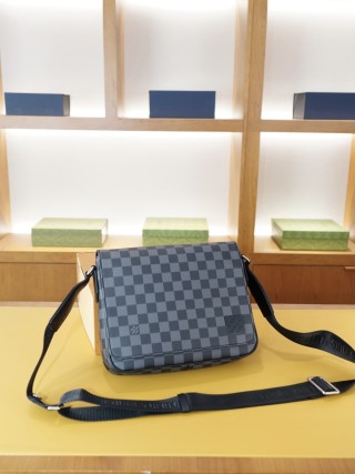 Louis Vuitton Damier Graphite Messenger Crossbody Bag Grey