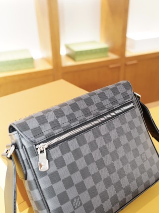 Louis Vuitton Damier Graphite Messenger Crossbody Bag Grey view 7