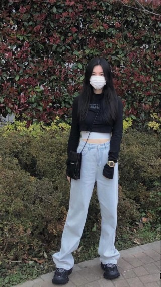 Balenciaga Logo Oil-Wax Leather Crossbody Bag Black view 2