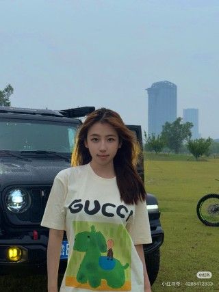 Gucci Cream Graphic Print T-Shirt view 4