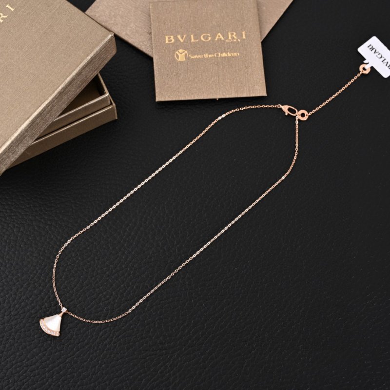 Bvlgari Diva Fan White Mother-of-Pearl Diamond Necklace
