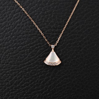 Bvlgari Diva Fan White Mother-of-Pearl Diamond Necklace view 3
