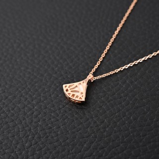 Bvlgari Diva Fan White Mother-of-Pearl Diamond Necklace view 4