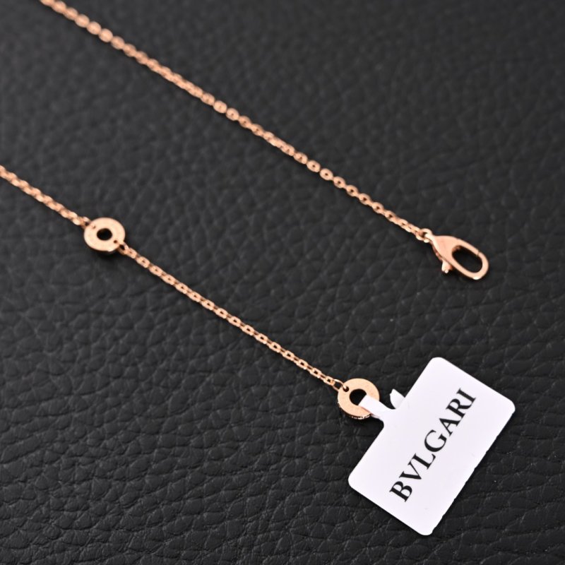 Bvlgari Diva Fan White Mother-of-Pearl Diamond Necklace view
