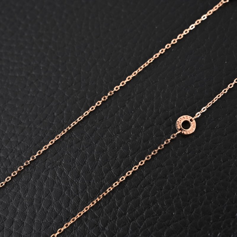 Bvlgari Diva Fan White Mother-of-Pearl Diamond Necklace view